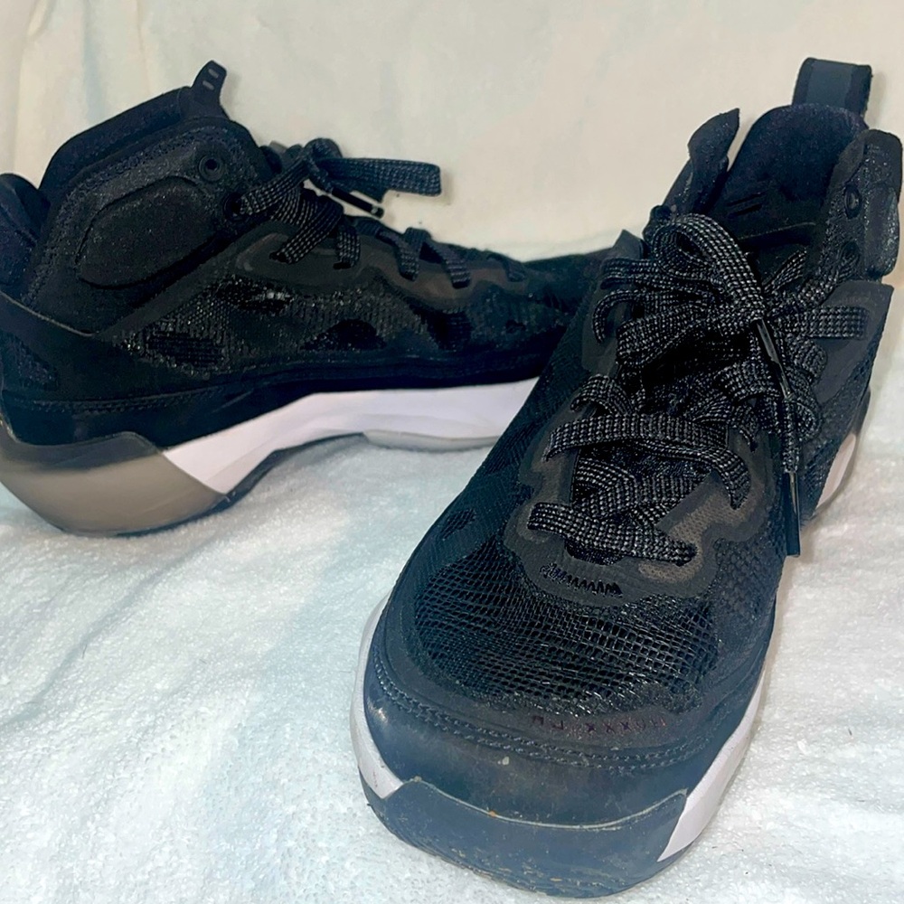 Jordan Air XXXVII GS Boys Shoes  Sz 5y (slightly used)